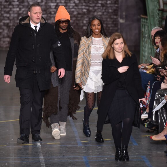 Kelly Rowland - Défilé John Galliano (collection automne -hiver 2016/2017) au lycée Carnot. Paris, le 6 mars 2016.