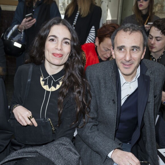 Yael Naim et Elie Semoun - Défilé John Galliano (collection automne -hiver 2016/2017) au lycée Carnot. Paris, le 6 mars 2016.