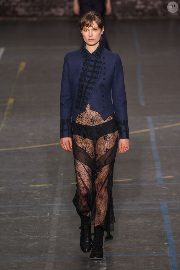 Défilé John Galliano (collection automne -hiver 2016/2017) au lycée Carnot. Paris, le 6 mars 2016.