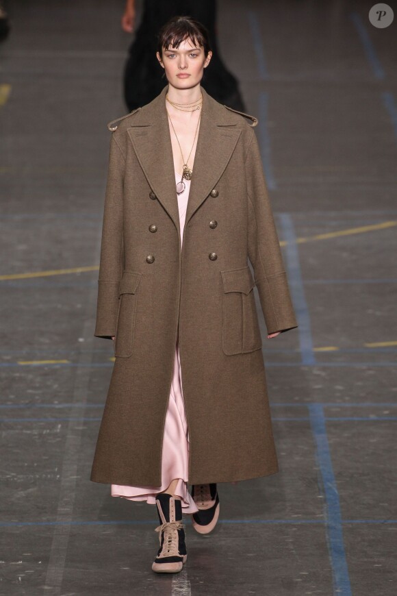 Défilé John Galliano (collection automne -hiver 2016/2017) au lycée Carnot. Paris, le 6 mars 2016.