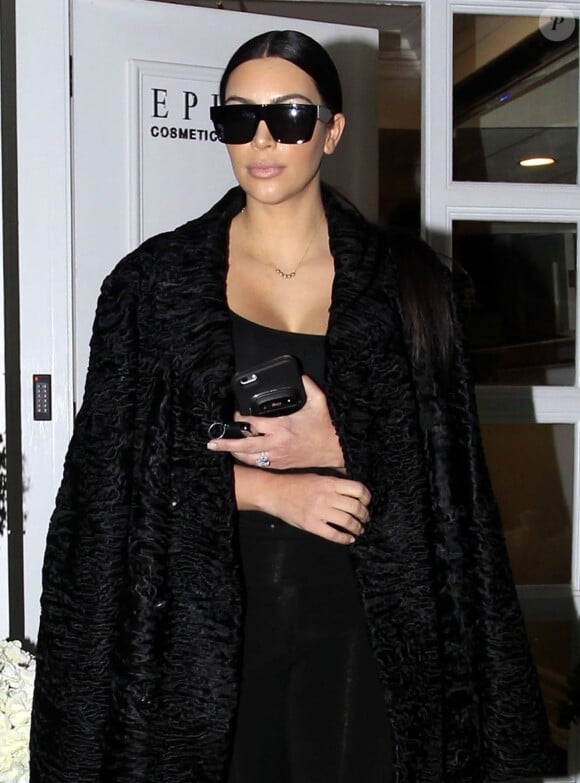 Kim Kardashian à la sortie du centre de cosmétiques Epione à Beverly Hills, le 1er mars 2016
