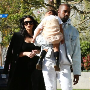 Kim Kardashian et son mari Kanye West sont allés déjeuner avec leur fille North à Bel-Air et rencontrent plus tard John Legend et sa femme Chrissy Teigen pour faire du shopping dans le quartier de Beverly Hills. Le 21 février 2016