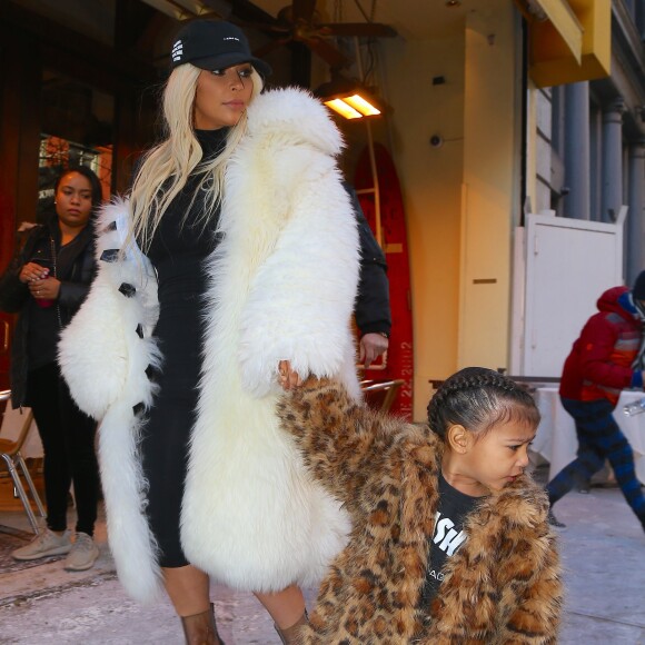 Kim Kardashian et sa fille North dans les rues de New York, le 14 février 2016.