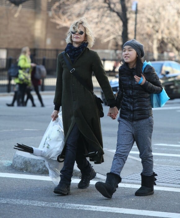 Meg Ryan et sa fille Daisy True faisant du shopping dans le quartier de Soho à New York le 6 mars 2016