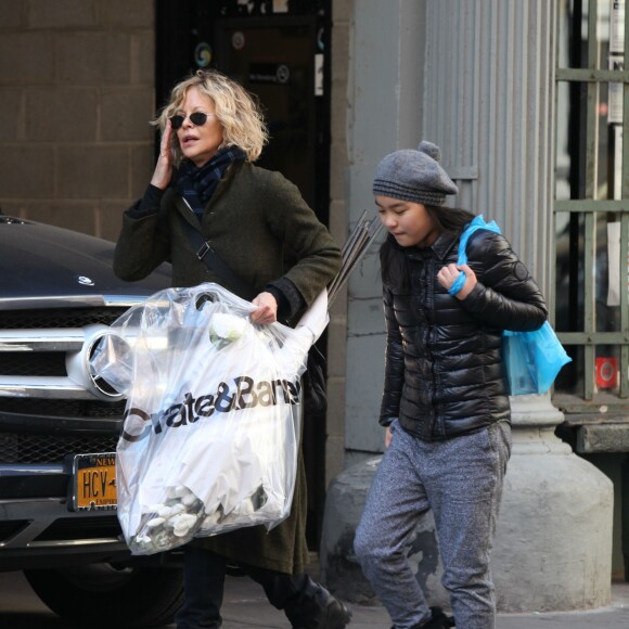 Meg Ryan et sa fille Daisy True faisant du shopping dans le quartier de Soho à New York le 6 mars 2016