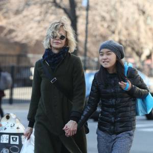 Meg Ryan et sa fille Daisy True faisant du shopping dans le quartier de Soho à New York le 6 mars 2016