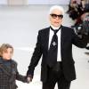 Karl Lagerfeld et Hudson Kroenig (le fils de Brad Kroenig) - Défilé de mode "Chanel" prêt-à-porter automne-hiver 2016/2017 au Grand Palais à Paris le 8 mars 2016.