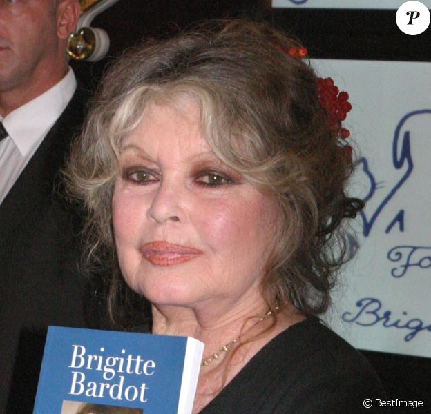 Brigitte Bardot fête les 20 ans de sa fondation à Paris le 28 septembre 2006