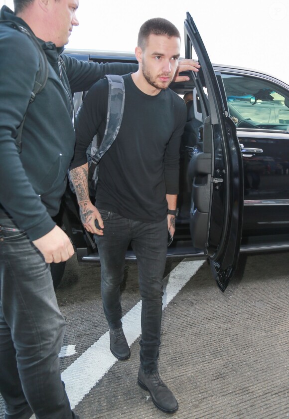 Le chanteur de "One Direction" Liam Payne à L'aéroport LAX de Los Angeles le 15 janvier 2016.