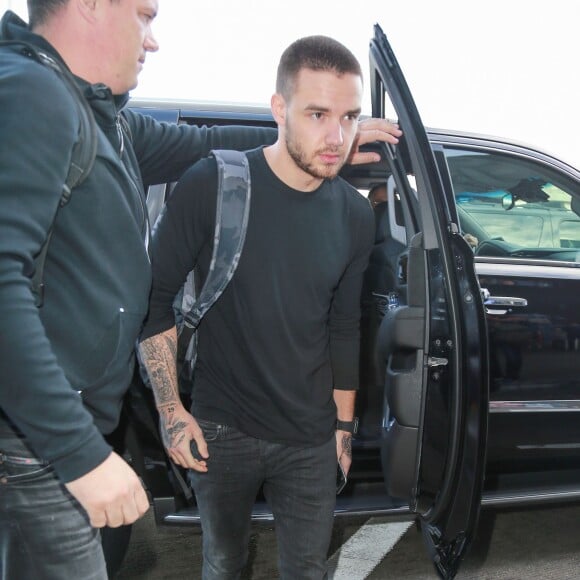 Le chanteur de "One Direction" Liam Payne à L'aéroport LAX de Los Angeles le 15 janvier 2016.