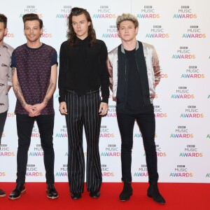 Liam Payne, Louis Tomlinson, Harry Styles et Niall Horan (du groupe One Direction) à la Soirée des BBC Music Awards 2015 à Birmingham. Le 10 décembre 2015