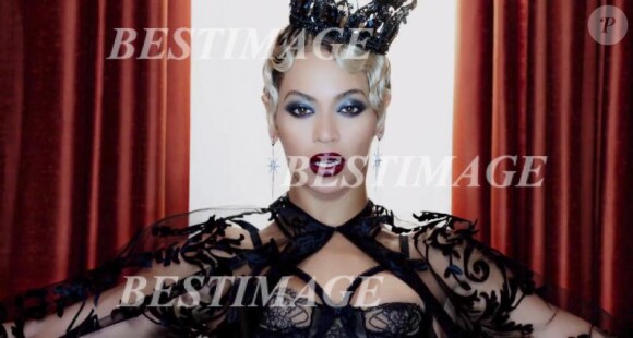 Captures d'écran - Beyoncé dans son nouveau clip "Haunted".  Screenshot - Beyonce in this sexy music video for her new song Haunted.28/11/2014 - 