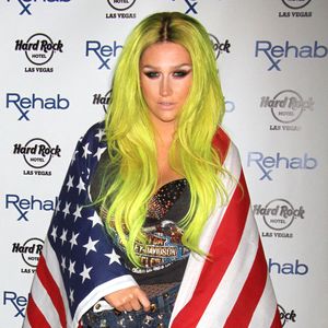 Kesha fête le Jour de l'Indépendance des Etats-Unis au « Rehab Pool » à Las Vegas, le 5 juillet 2015