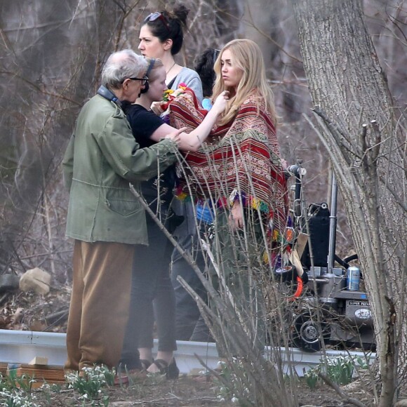 Miley Cyrus tourne avec Woody Allen dans le comté de Westchester près de New York le 10 mars 2016.