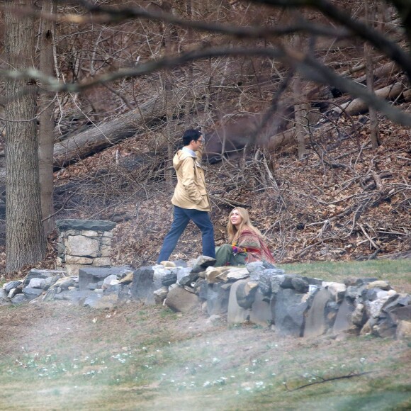 Miley Cyrus tourne avec Woody Allen pour une série diffusée par Amazon, dans le comté de Westchester près de New York le 10 mars 2016.