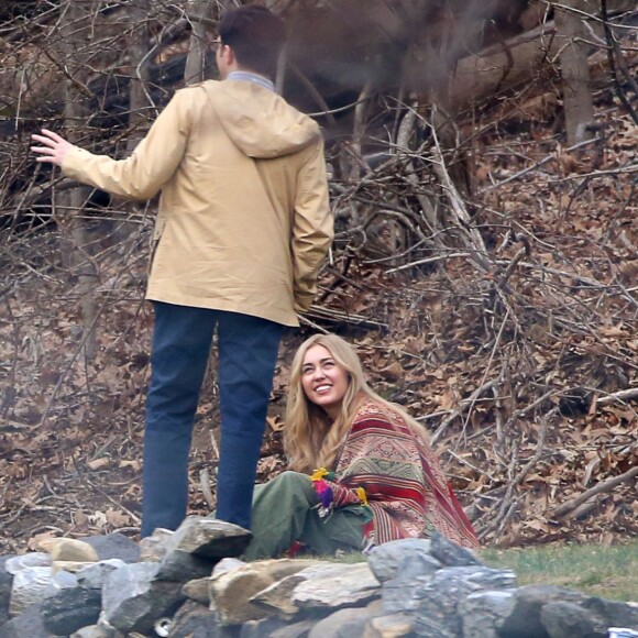 Miley Cyrus tourne avec Woody Allen pour une série diffusée par Amazon, dans le comté de Westchester près de New York le 10 mars 2016.