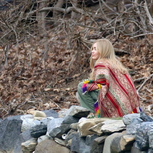 Miley Cyrus tourne avec Woody Allen pour une série diffusée par Amazon, dans le comté de Westchester près de New York le 10 mars 2016.