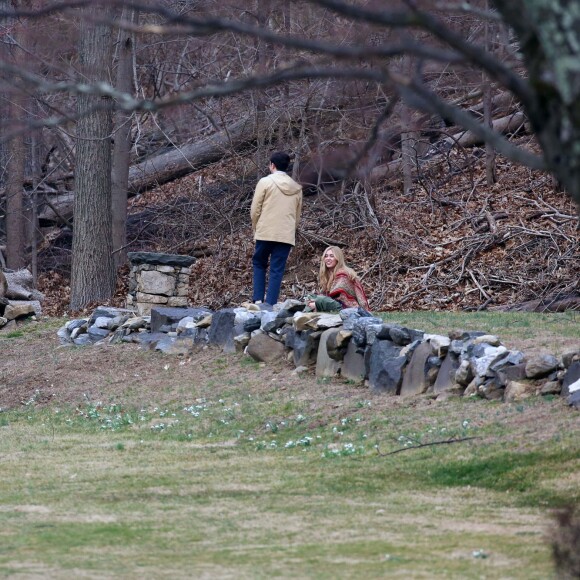 Miley Cyrus tourne avec Woody Allen pour une série diffusée par Amazon, dans le comté de Westchester près de New York le 10 mars 2016.