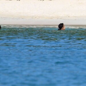 Exclusif - Sonia Rolland en vacances avec ses filles Kahina Lespert et Tess Rocancourt et ses amies Hélène de Fougerolles et Delphine McCarty (femme de Christophe Michalak) à l'île Maurice le 1er mars 2016.