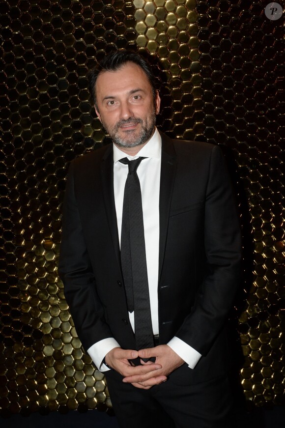 Frédéric Lopez pose lors de la 10e cérémonie des Globes de Cristal au Lido à Paris, le 13 avril 2015.