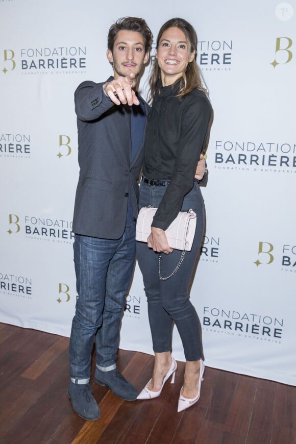 Pierre Niney et sa compagne Natasha Andrews - Avant Première du film "Five" prix cinéma 2016 de la Fondation Barrière à Paris le 14 mars 2016. © Olivier Borde/Bestimage