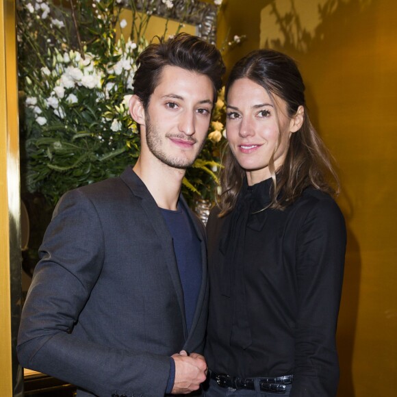 Pierre Niney et sa compagne Natasha Andrews - Cocktail de l'avant-première du film "Five" Prix Cinéma 2016 de la Fondation Barrière à l'hôtel Fouquet's Barrière à Paris, le 14 mars 2016. © Olivier Borde/Bestimage