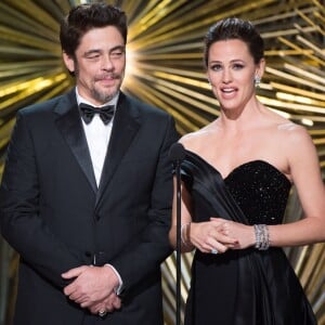 Benicio Del Toro et Jennifer Garner lors de la 88ème cérémonie des Oscars à Hollywood, le 28/02/2016 - Hollywood