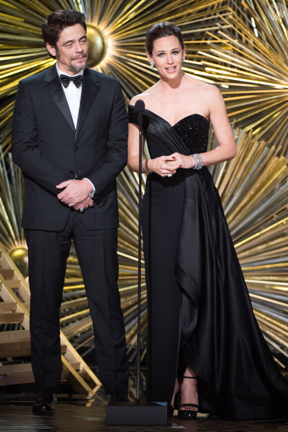 Benicio Del Toro et Jennifer Garner lors de la 88ème cérémonie des Oscars à Hollywood, le 28/02/2016 - Hollywood