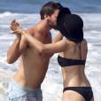 Exclusif - Miley Cyrus et son petit ami Patrick Schwarzenegger en vacances sur la plage de Maui à Hawaï le 21 janvier 2015.