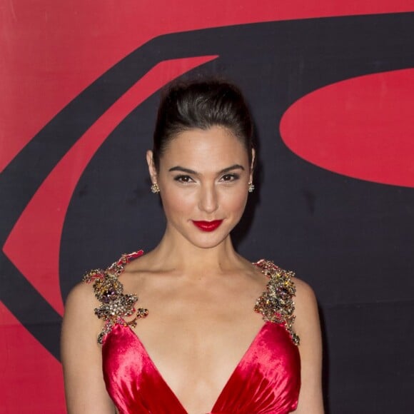 Gal Gadot lors de la première européenne du film "Batman V Superman : L'Aube de la Justice" au Odeon Cinema, Leicester Square à Londres, le 22 mars 2016.  Celebrities attending the "Batman V Superman: Dawn Of Justice" European Premiere at Odeon Cinema, Leicester Square in London, on March 22, 2016.22/03/2016 - Londres