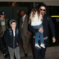 David Beckham : Papa aux petits soins avec Harper et ses grands frères
