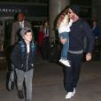 David Beckham et ses enfants Brooklyn, Romeo, Cruz et Harper arrivent à Los Angeles, le 24 mars 2016.