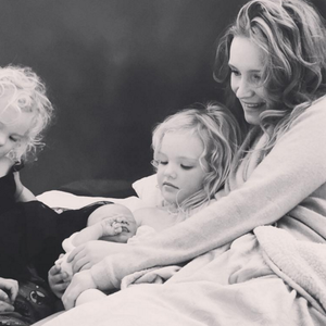 James Van Der Beek présente son quatrième enfant : Emilia. Mars 2016.