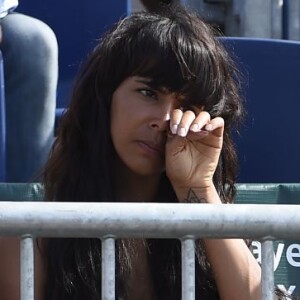 Shy'm a assisté impuissante à la cinglante défaite (6-3, 6-0) de son amoureux Benoît Paire au troisième tour du tournoi de Miami contre son compatriote Richard Gasquet, le 27 mars 2016.