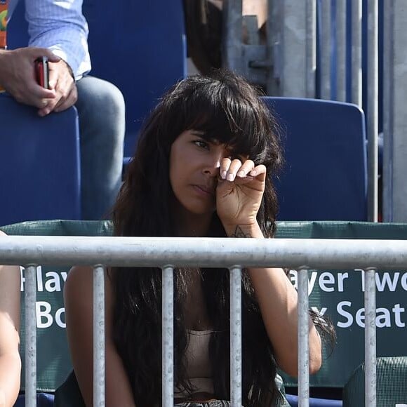 Shy'm a assisté impuissante à la cinglante défaite (6-3, 6-0) de son amoureux Benoît Paire au troisième tour du tournoi de Miami contre son compatriote Richard Gasquet, le 27 mars 2016.