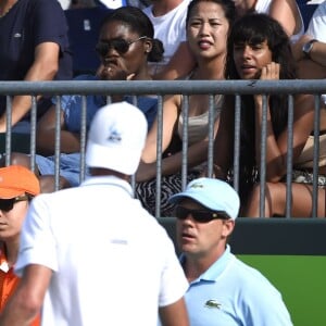 Shy'm a assisté impuissante à la cinglante défaite (6-3, 6-0) de son amoureux Benoît Paire au troisième tour du tournoi de Miami contre son compatriote Richard Gasquet, le 27 mars 2016.