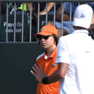 Shy'm a assisté impuissante à la cinglante défaite (6-3, 6-0) de son amoureux Benoît Paire au troisième tour du tournoi de Miami contre son compatriote Richard Gasquet, le 27 mars 2016.