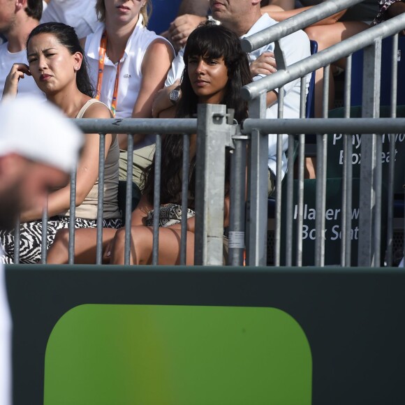 Shy'm a assisté impuissante à la cinglante défaite (6-3, 6-0) de son amoureux Benoît Paire au troisième tour du tournoi de Miami contre son compatriote Richard Gasquet, le 27 mars 2016.