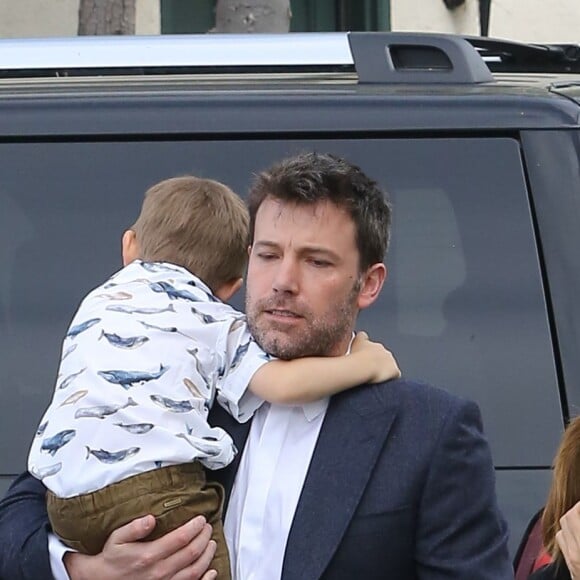 Jennifer Garner et Ben Affleck vont assister à une messe pour Pâques avec Samuel et Seraphina à Los Angeles, le 27 mars 2016.