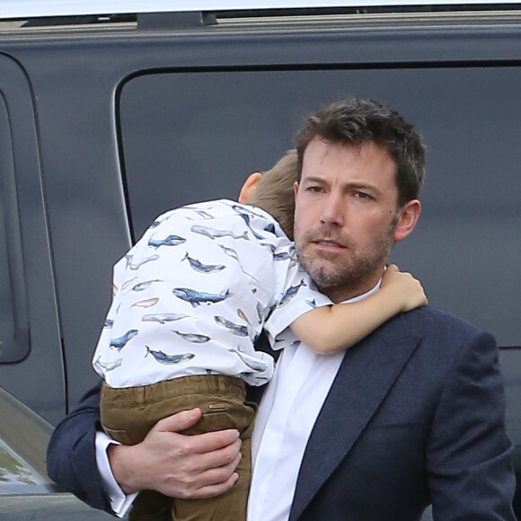 Jennifer Garner et Ben Affleck vont assister à une messe pour Pâques avec Samuel et Seraphina à Los Angeles, le 27 mars 2016.