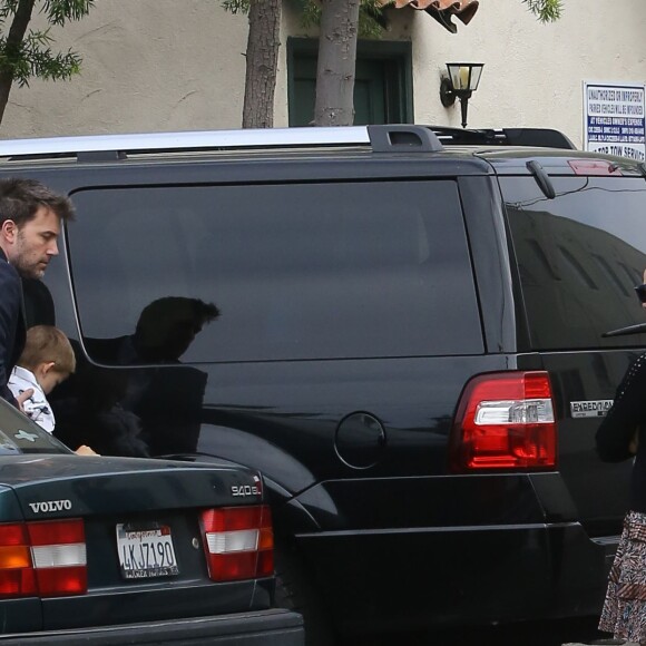 Jennifer Garner et Ben Affleck avec Samuel et Seraphina à Los Angeles, le 27 mars 2016.