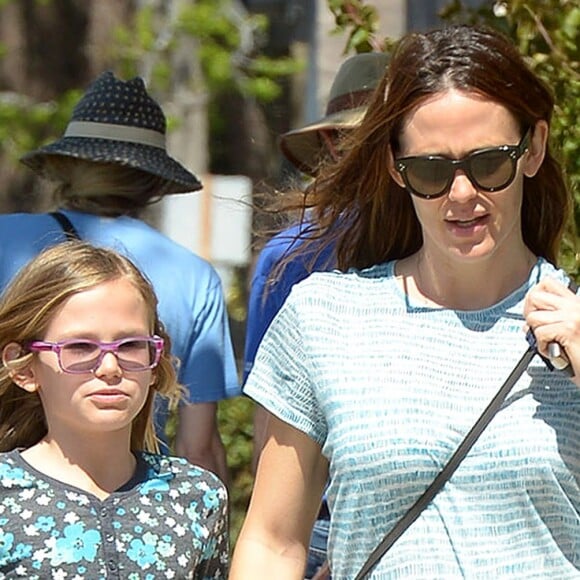 Jennifer Garner et Violet Affleck s'offrent une après-midi filles à Brentwood, Los Angeles, le 27 mars 2016.