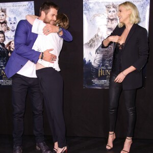 Emily Blunt enceinte, Chris Hemsworth et Charlize Theron - Première du film "Le Chasseur et la Reine des Glaces" à Hambourg le 29 mars 2016.