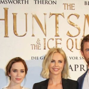 Cédric Nicolas-Troyan, Emily Blunt, Charlize Theron, Chris Hemsworth - Première du film "Le Chasseur et la Reine des Glaces" à Hambourg le 29 mars 2016.