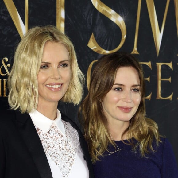 Charlize Theron et Emily Blunt enceinte - Photocall du première du film "Le Chasseur et la Reine des Glaces" à Hambourg le 30 mars 2016. © Future-Image via ZUMA Press / Bestimage