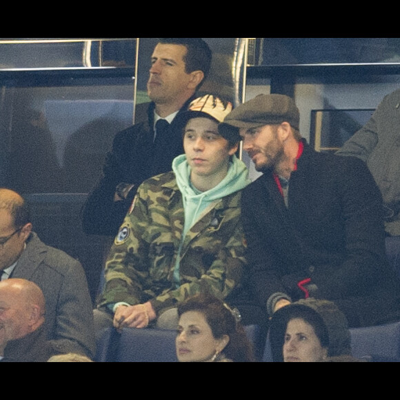 David Beckham et son fils Brooklyn au match des 1/8 de finale de la Ligue Champions entre Chelsea et le PSG à Londres le 9 mars 2016. Le PSG à battu Chelsea sur le score de 2-1 et se qualifie pour les quarts de final de la League des Champion. © Pierre Perusseau/Bestimage