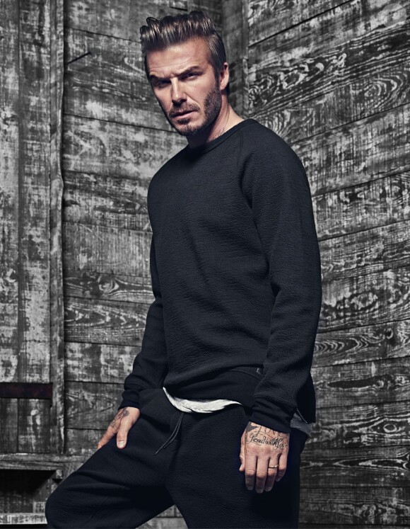 David Beckham pose pour la nouvelle ligne de vêtements pour la marque H&M.