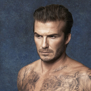 David Beckham montre ses tatouages en présentant la ligne de maillots homme de la marque H&M.