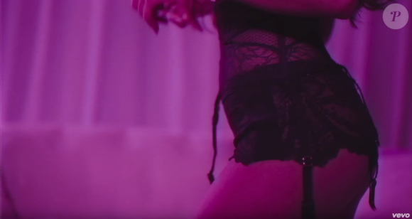 Ariana Grande plus torride et sensuelle que jamais, se dévoile dans le clip de sa nouvelle chanson Dangerous Woman. Image extraite d'une vidéo publiée sur Youtube, le 30 mars 2016.