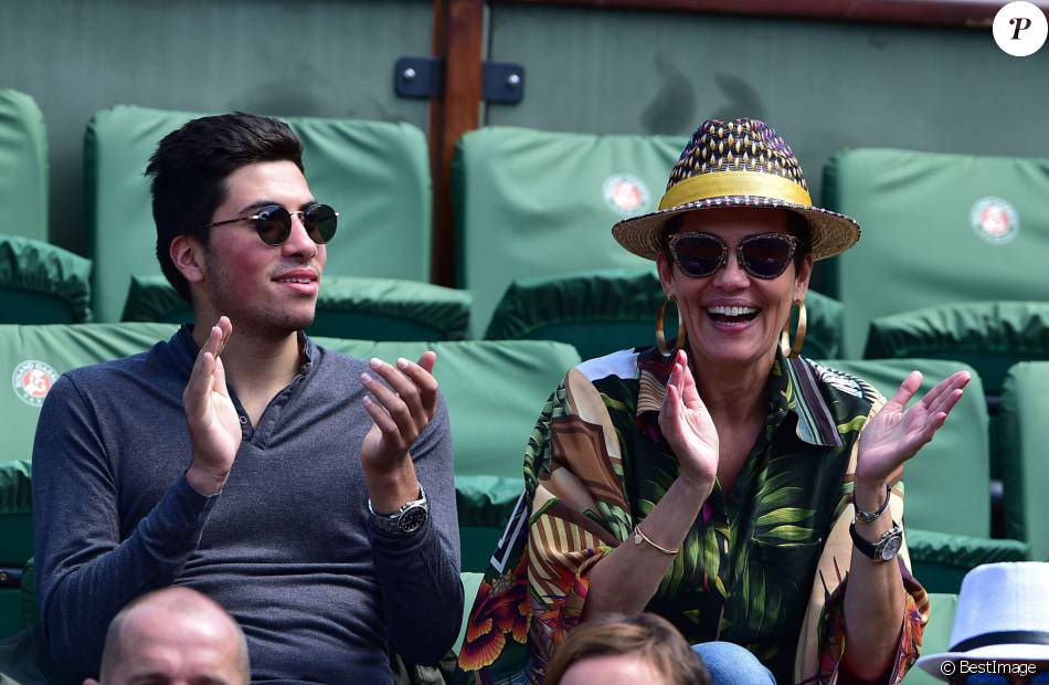 Cristina Cordula Et Son Fils Enzo People Dans Les Tribunes Des